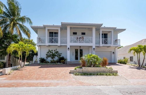 Coury House | Costal Luxury in Key Colony Beach, Pet Friendly Comfort and Style!