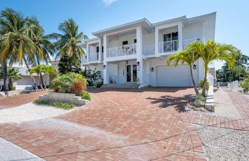 Coury House | Costal Luxury in Key Colony Beach, Pet Friendly Comfort and Style!