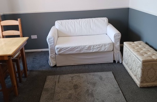 Swindon Apartment | Cosy 1-Bed Apartment in Swindon, private parking