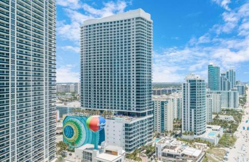 Hollywood South Central Beach House | Cosy 1 Bedroom On the Beach, Ocean & City Views at LYFE Resort