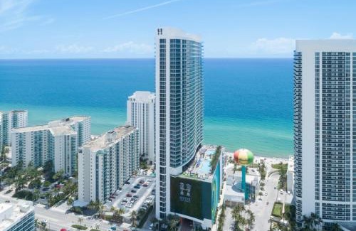 Hollywood South Central Beach House | Cosy 1 Bedroom On the Beach, Ocean & City Views at LYFE Resort