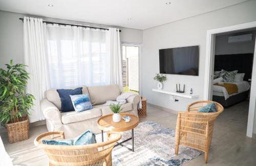 Durban North Apartment | Cosy 2 bedroom Cottage Durban north, salt pool,dstv