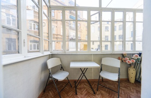 Shevchenkivs'kyi District Apartment | Cosy 2BR on Maydan