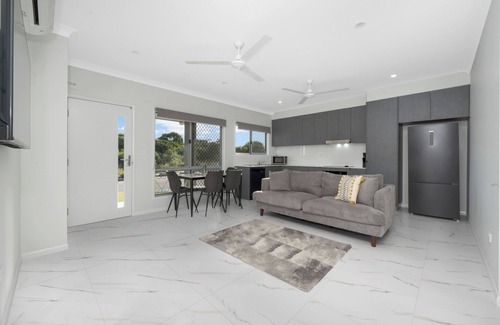 Oonoonba House | Cosy 3 bedroom 2 bath close to CBD