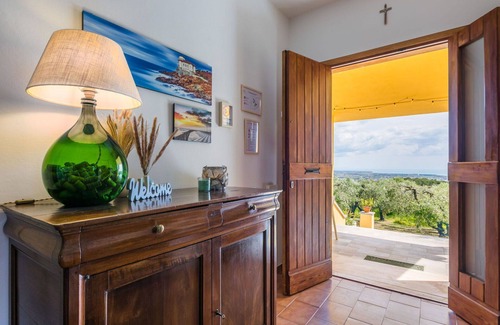 Rosignano Marittimo Apartment | Cosy apartment for 4 guests with WIFI, TV, terrace, pets allowed and panoramic view