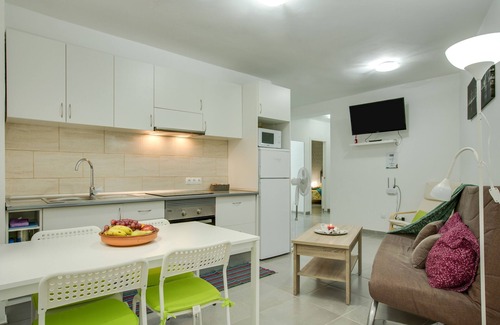 Vecindario Apartment | Cosy Apartment “1B SRV” close to the Sea with Wi-Fi & Fans