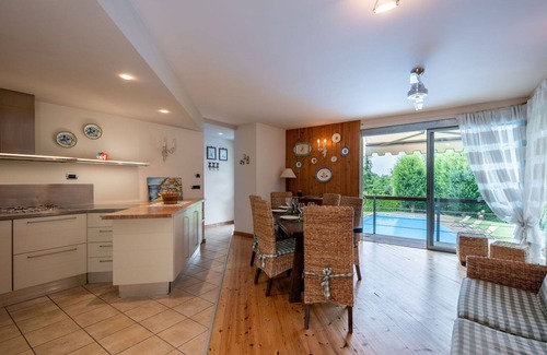 Monteu Roero Apartment | Cosy apartment for 6 guests with WIFI, A/C, private pool, TV, terrace and pets allowed