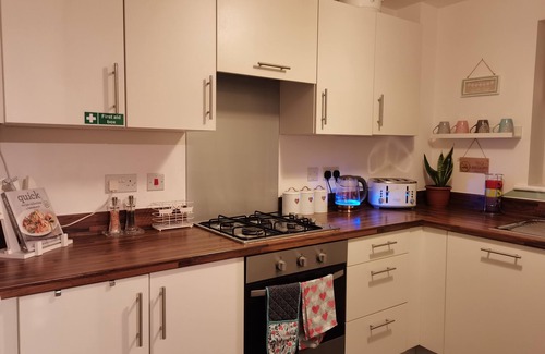 Herne Bay Apartment | Cosy Apartment with Balcony