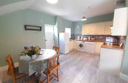 York House | Cosy but spacious, historic cottage on The Red House Estate