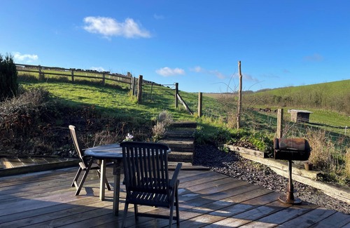 Littlebredy Cabin | Cosy country cabin with scenic views and close to Dorset's beautiful coast.
