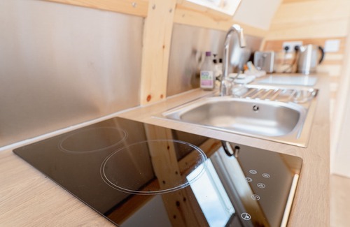 Collingham Cabin | Cosy Cabin with Wood Fired Hot Tub