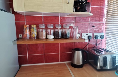 Llansaint Ski Chalet | Cosy chalet with all year round sunroom. Ideal location in West Wales to explore