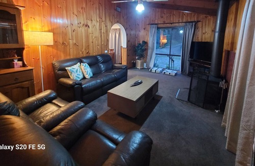 Tyers Cottage | Cosy cottage ‘’Nestlé in Boulton’’ in the township of Tyers