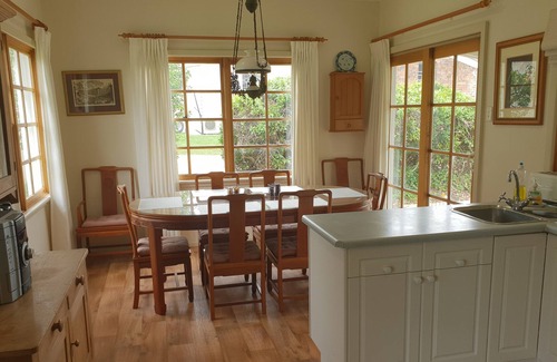 Sutton Forest House | Cosy cottage with an historic feel, in a park-like setting with rural views