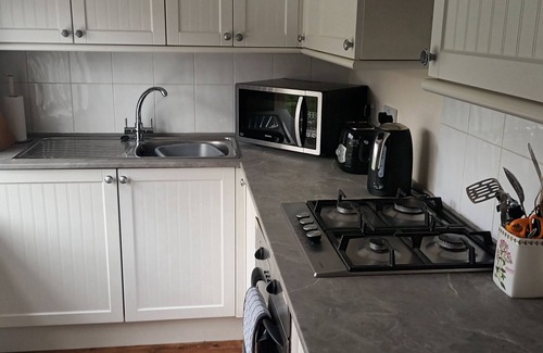 Staveley Cottage | Cosy Cottage With Exposed Beams, Private Garden And Countryside Views