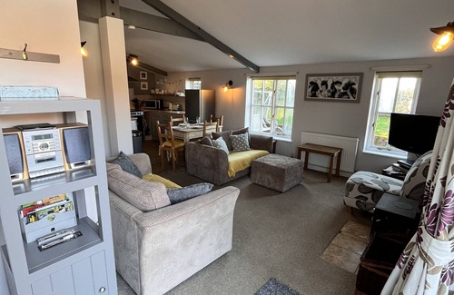 Monk Soham House | Cosy cottage with log burner, hot tub and pet friendly.