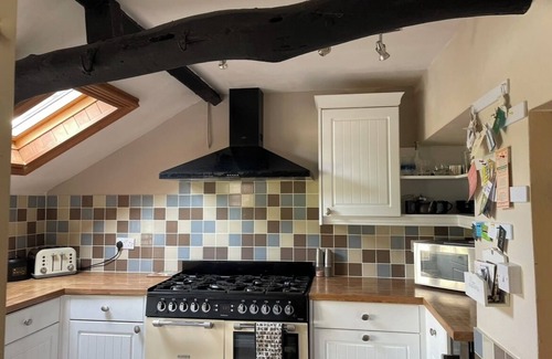 Langdon Cottage | Cosy Daffodil Cottage Getaway