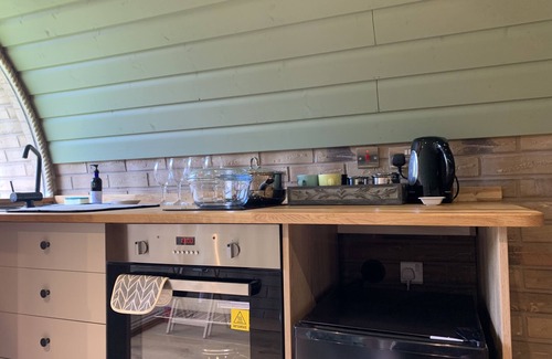 Minster on Sea Apartment | Cosy escape heated luxury pod with hot tub