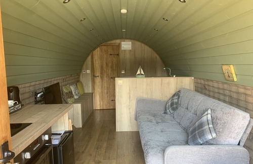 Sheerness House | Cosy Escape Heated Luxury pod With hot tub