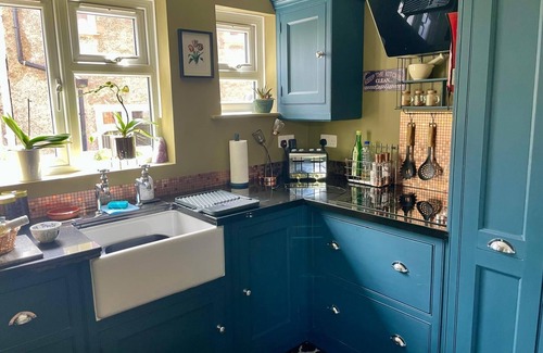 Worlingham House | Cosy House in historic market town. Pet friendly with large enclosed garden.