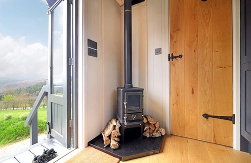 Sidmouth Cabin | Cosy Hut w/Sea Views & Outdoor Shower