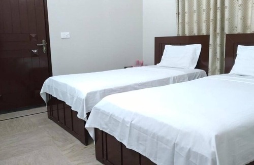 Gulshan-E-Jamal Hotel | Cosy Inn Guest House : Deluxe Twin Roomn