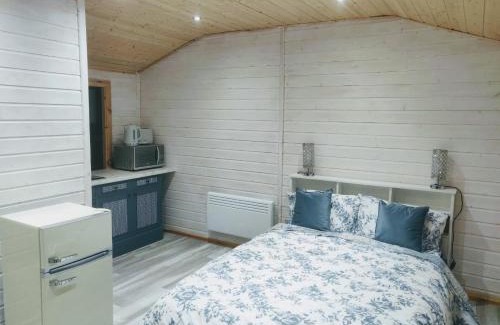 Comber House | Cosy log cabin with views of Scrabo tower
