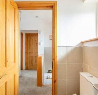 Bromley Cross House | Cosy Single Room l Smart TV l 5 Minute Walk from Train Station