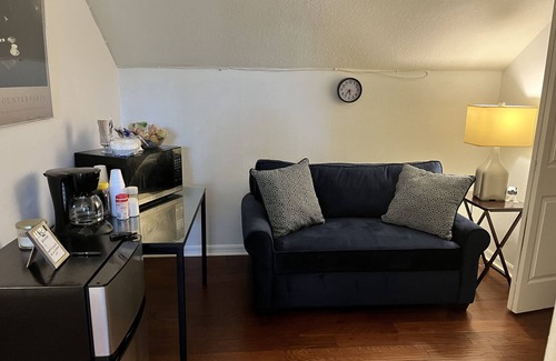 Oak Grove Bed & Breakfast | COSY SLEEPOVER -10MIN FROM THE SHOPPING OULET/GREAT RESTURANTS.