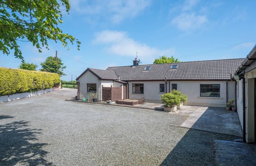 Carrickfergus House | Cosy, spacious, private hill top property, with stunning far reaching views.