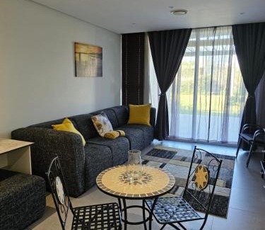 Hillhead Apartment | Cosy, spacious studio apartment