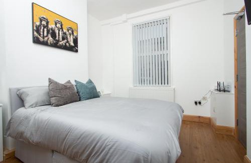 Everton Apartment | Cosy Studio Near Goodison & Anfield, Liverpool