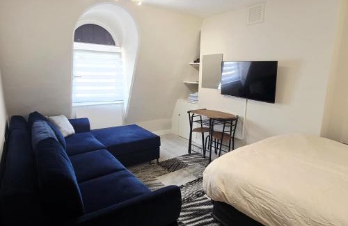 Churchill Apartment | Cosy studio Victoria