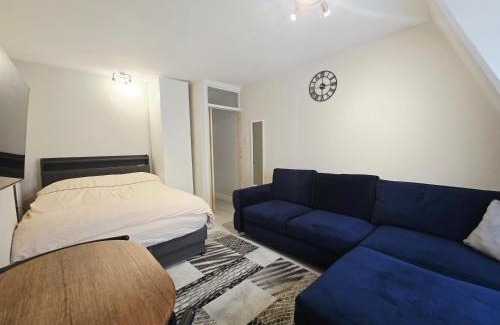 Churchill Apartment | Cosy studio Victoria