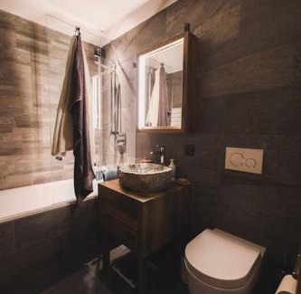 Laax Apartment | Cosy, stylish new flat with spa and gym & shuttle to ski lifts