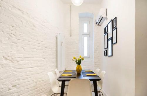 Neukoelln Apartment | Cosy Three BR Two BTH plus AC plus Self CheckIn plus Street Parking