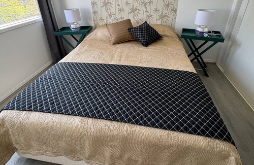 Coombabah Villa | Cosy Villa in the Golf Course