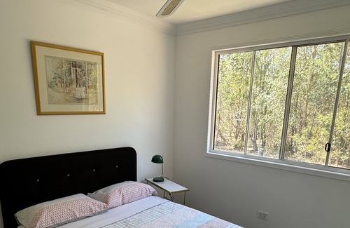 Coombabah Villa | Cosy Villa in the Golf Course