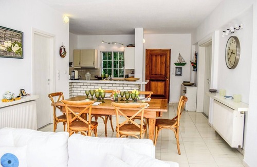 Skiathos House | Cosy villa with a wonderful view of Skiathos town