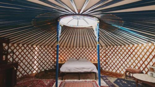 Dunlap House | Cosy yurt at a nature retreat in CA