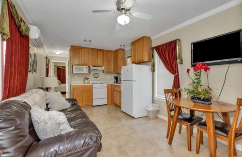 Langston Cabin | Cottage #2 Fisherman's Landing/1-Bed Fishing Cottage w/Covered Boat Shelter"