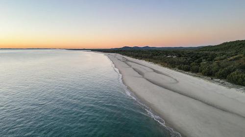 Curtis Island Villa | Cottage 3 Cape Keppel Beach