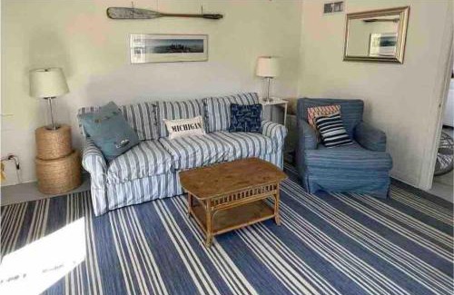 Shorewood-Tower Hills-Harbert Apartment | Cottage Apartment by Lake MI w private Hot Tub!