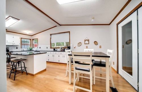 Gallatin House | Cottage at the Creek - 4 Bedrooms