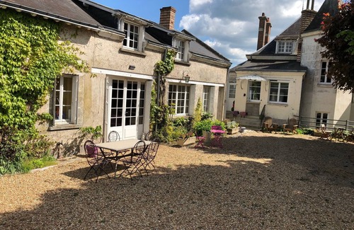 Montoire-sur-le-Loir House | Cottage Au Bonheur Dupré with heated pool in season in a park with trees 1.2 ha