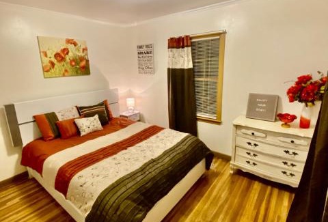 Ames Apartment | Cottage by the park