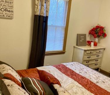 Ames Apartment | Cottage by the park