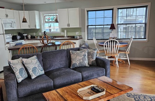 Shoreline Park Cottage | Cottage Charm - Peaceful Setting - Beautiful Bayou View & Retreat!