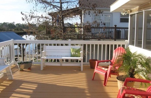 Shoreline Park Cottage | Cottage Charm - Peaceful Setting - Beautiful Bayou View & Retreat!