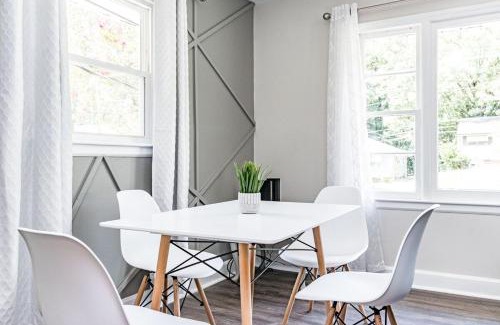 Durham House | Cottage Close to Dtown Durham & Duke